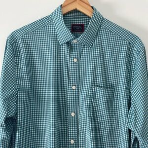 Men’s untuckit single front pocket, performance fabric shirt